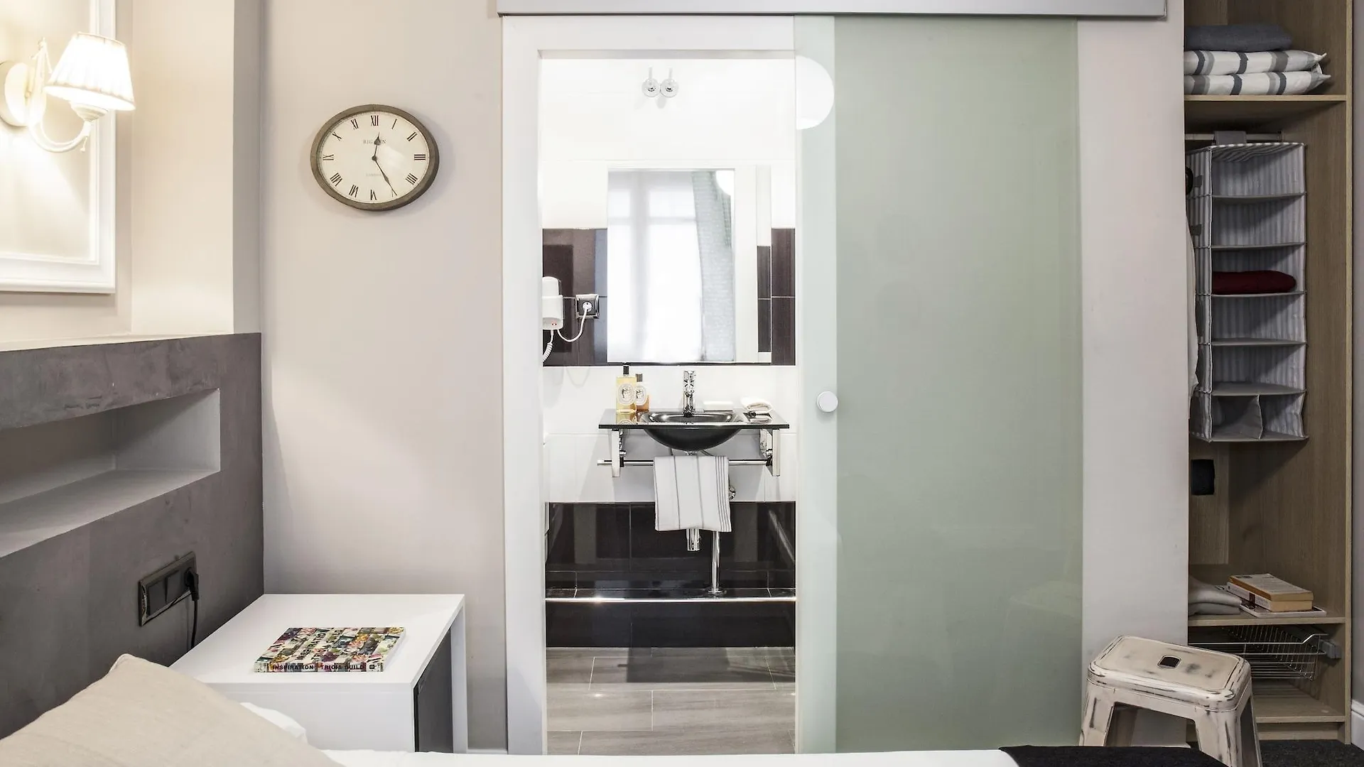 ** Hotel Ainb B&B Eixample-Muntaner Barcelona Hiszpania
